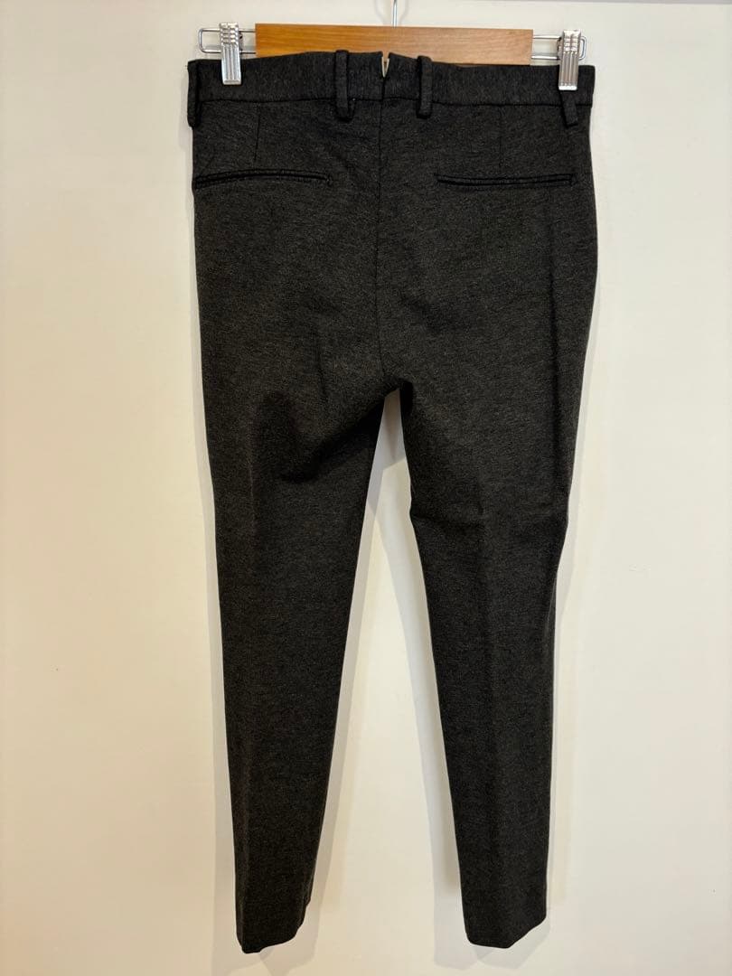 イッセイ:entre amis ダークグレー スラックス