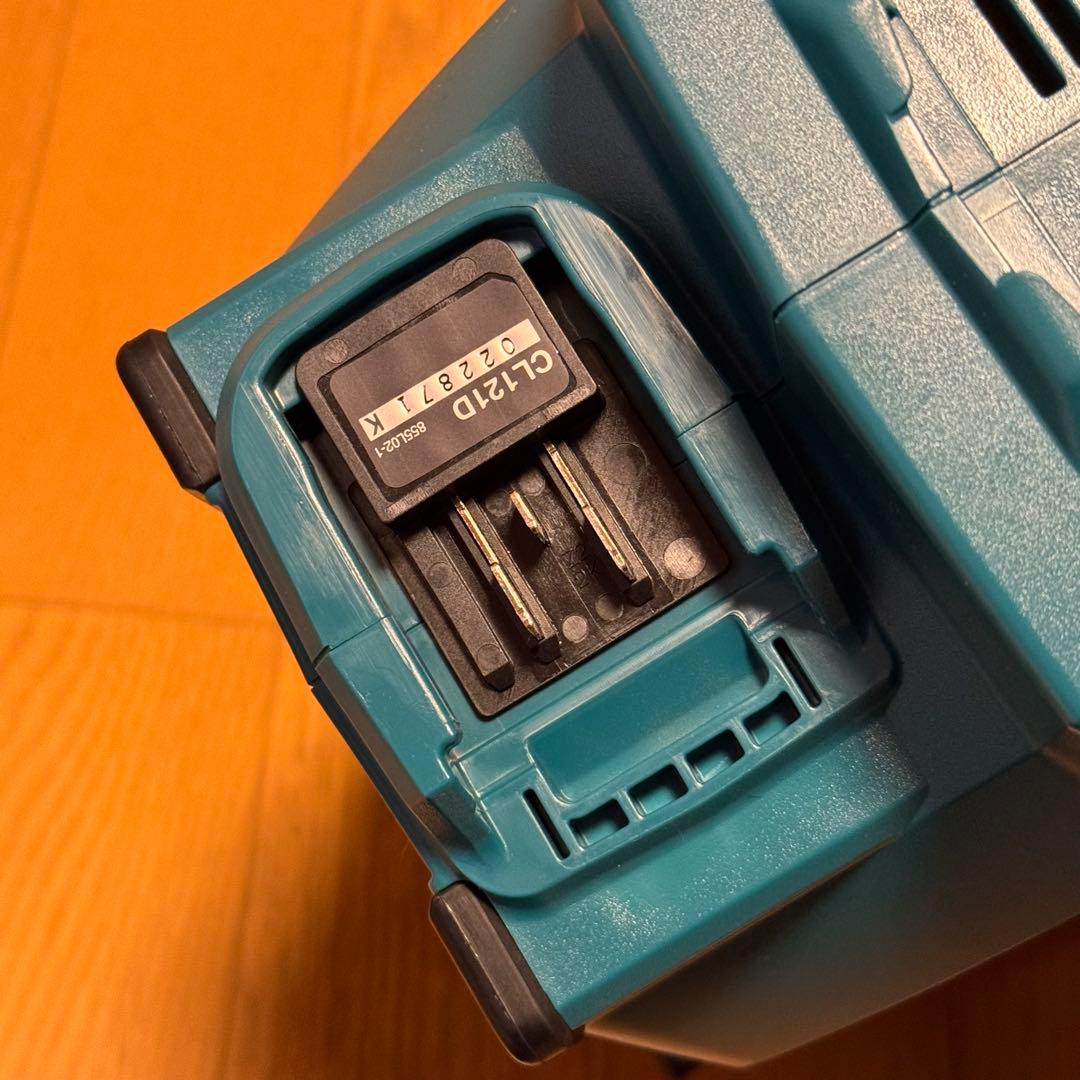 マキタ　CL121D 10.8V充電式クリーナ　ソフトケース付