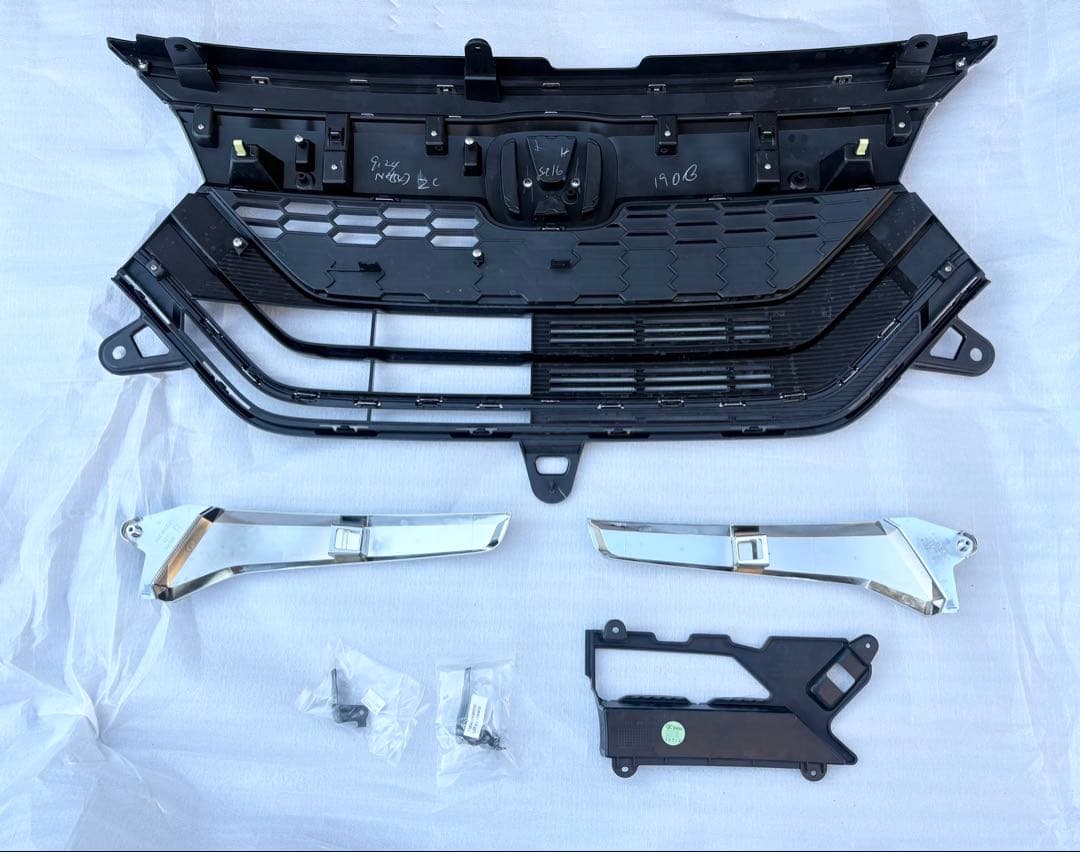 ホンダ純正 N-BOXカスタム JF3 / JF4 後期 フロントグリル/付属品