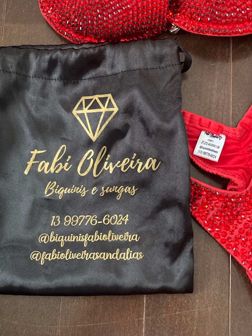 赤 コンテストビキニ