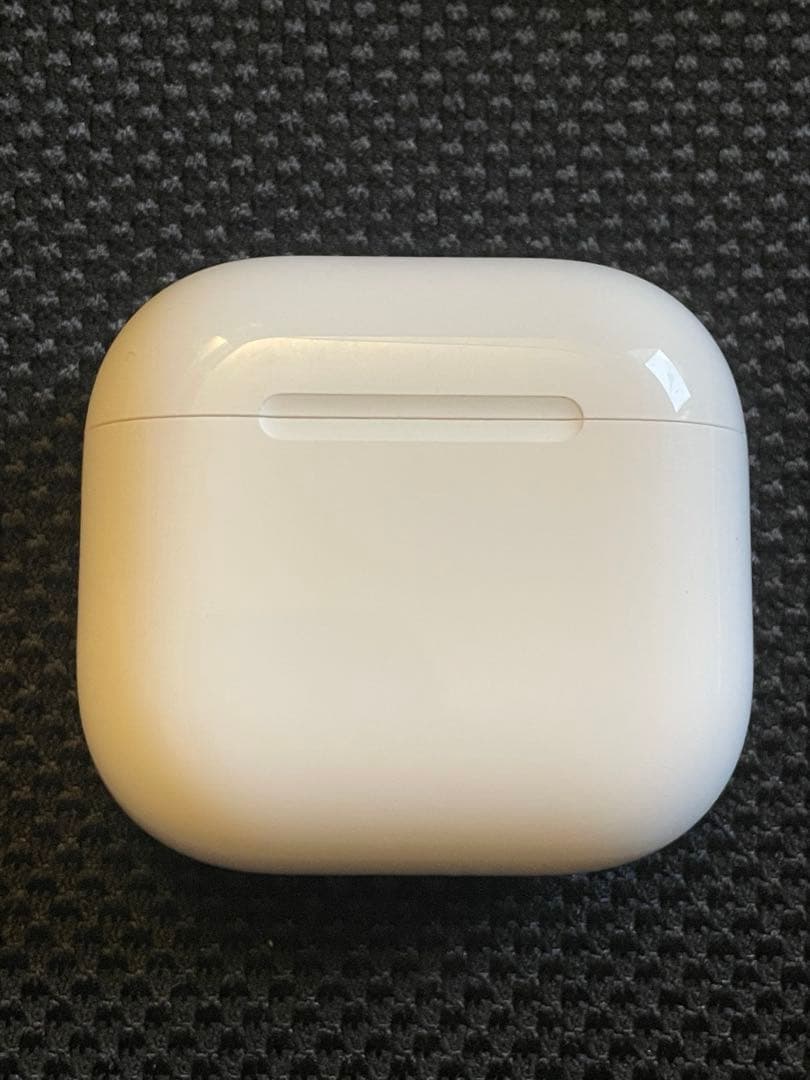 Apple AirPods (第4世代) ノイズキャンセリング搭載モデル　本体