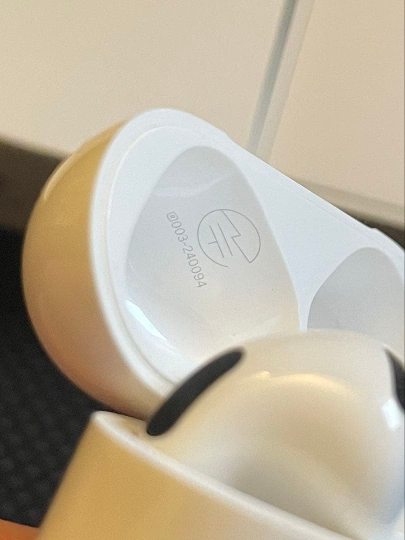 Apple AirPods (第4世代) ノイズキャンセリング搭載モデル　本体