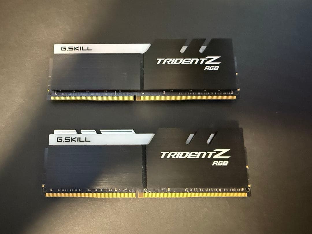 メモリー G.SKILL TRIDENT Z RGB F4-3200C16D-32GTZR