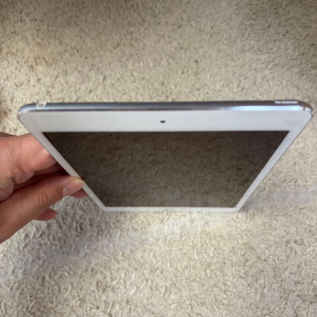 【中古品】Apple iPad mini4 WiFi シルバー