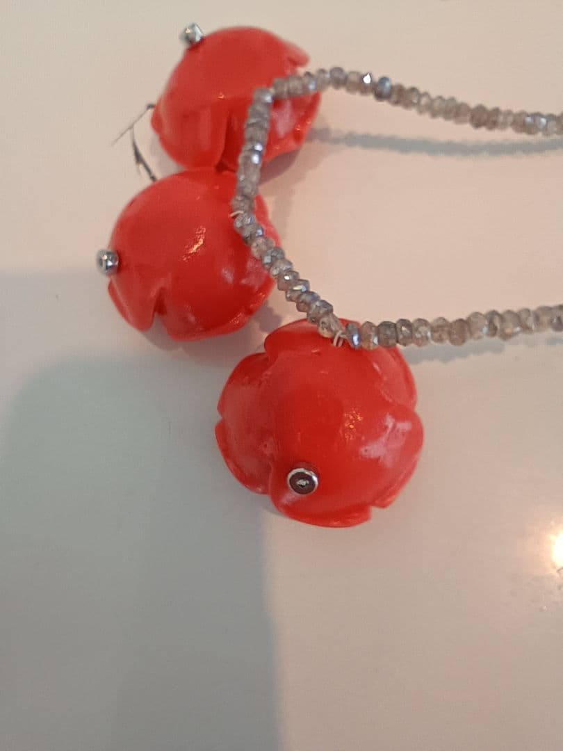 シルバー925留め具付き珊瑚ピンクバラのネックレス