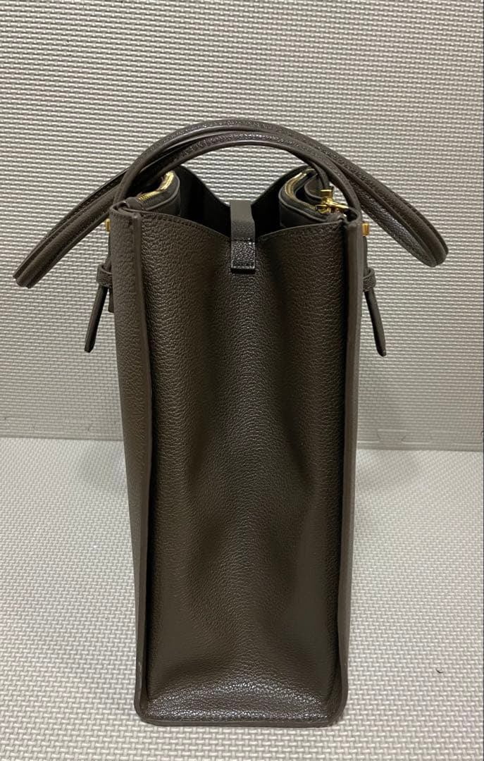 【最終価格】CHARLES & KEITH ダークモス トートバッグ