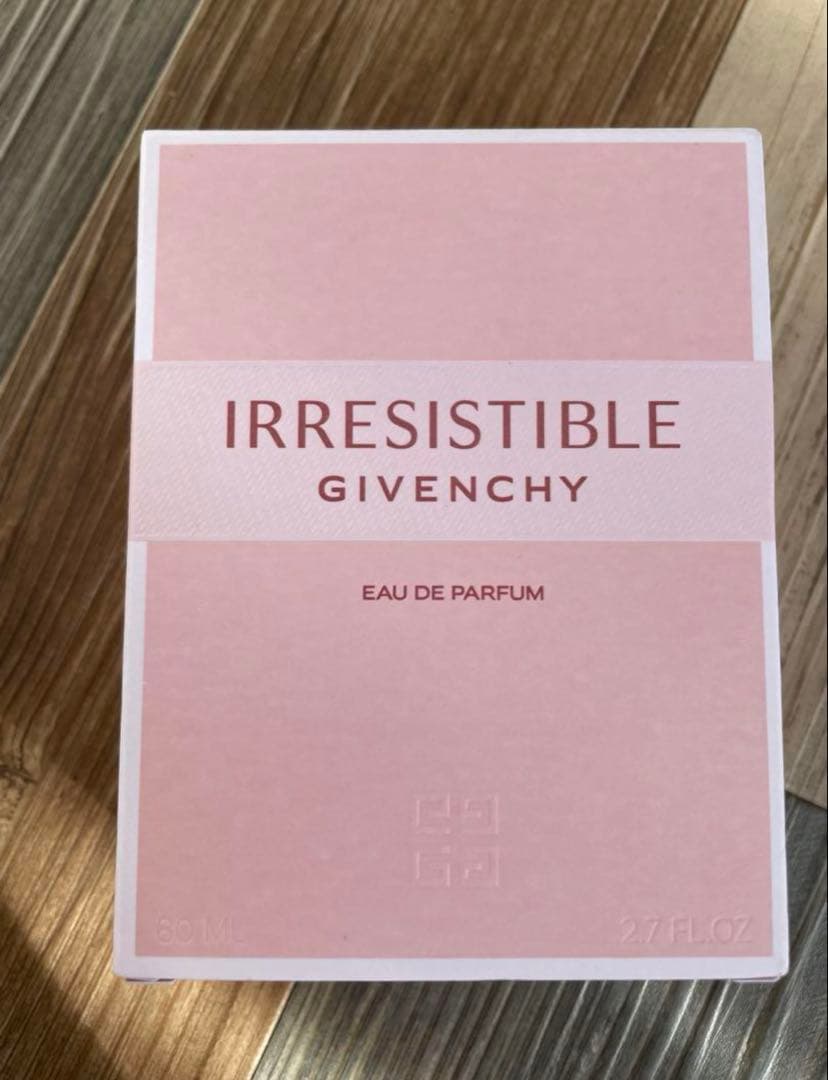 128. ジバンシイ　イレジスティブルオーデパルファム80ml