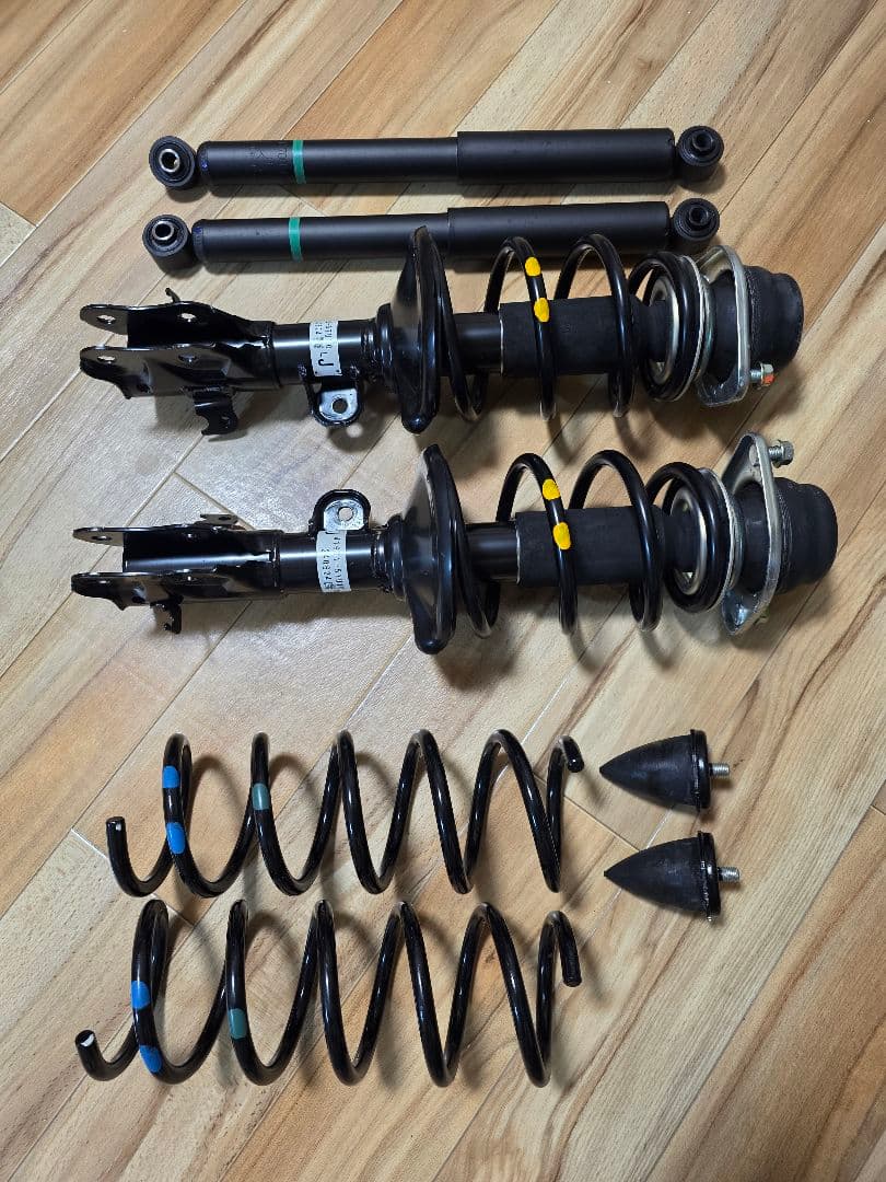 スズキエブリーワゴンDA17W6型　新車外しサスペンションセット