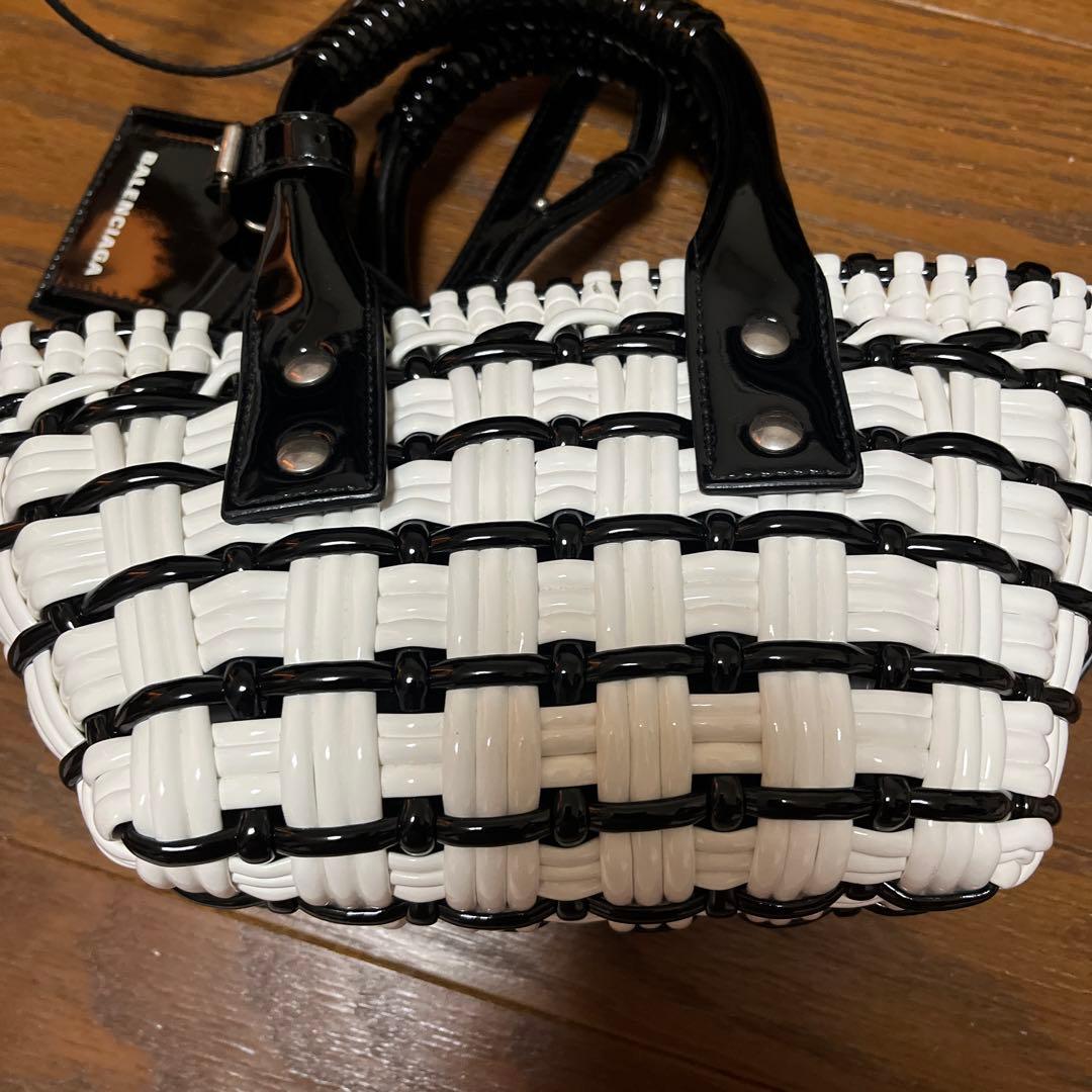 BALENCIAGA かごバッグ 白と黒 編み込み