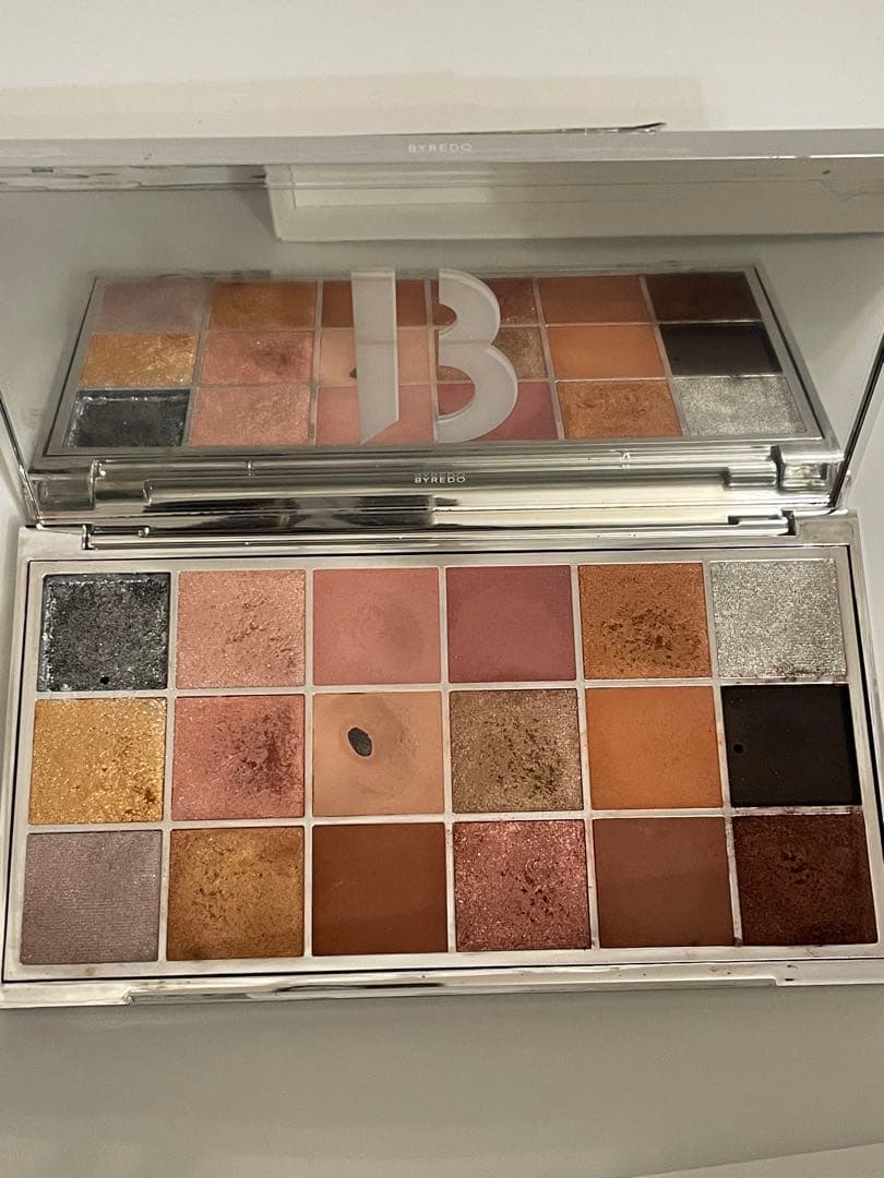 アイシャドウ BYREDO remembrance
