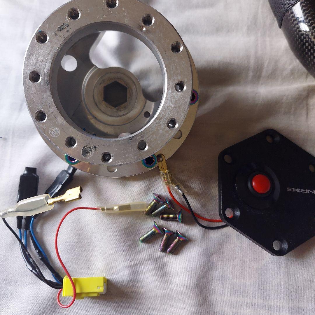 【最終値下げ】NRG カーボン ステアリングホイール (33cm)、ボス、ボルト