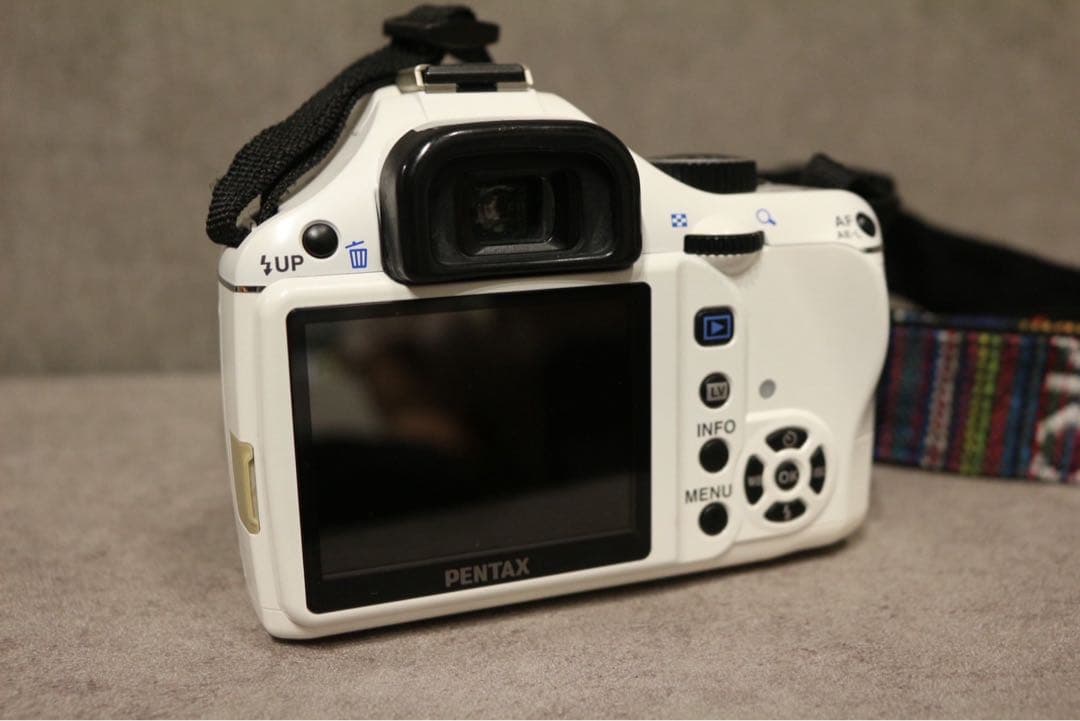 【お値下げ】PENTAX k-x デジタル一眼レフカメラ ホワイト レンズつき