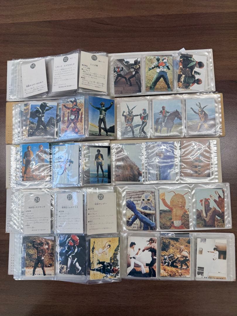 h*8様 カルビー仮面ライダーカードとカードアルバム5冊のセット