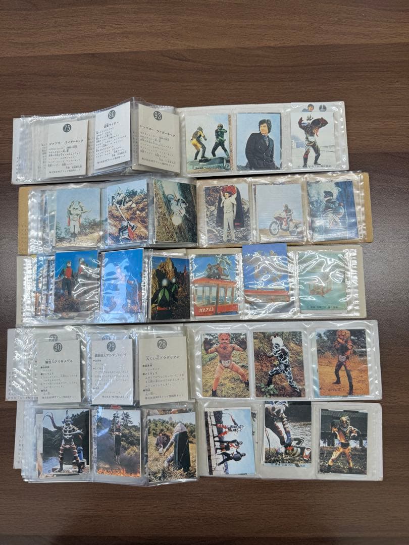 h*8様 カルビー仮面ライダーカードとカードアルバム5冊のセット