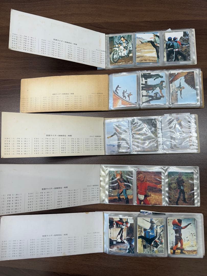 h*8様 カルビー仮面ライダーカードとカードアルバム5冊のセット