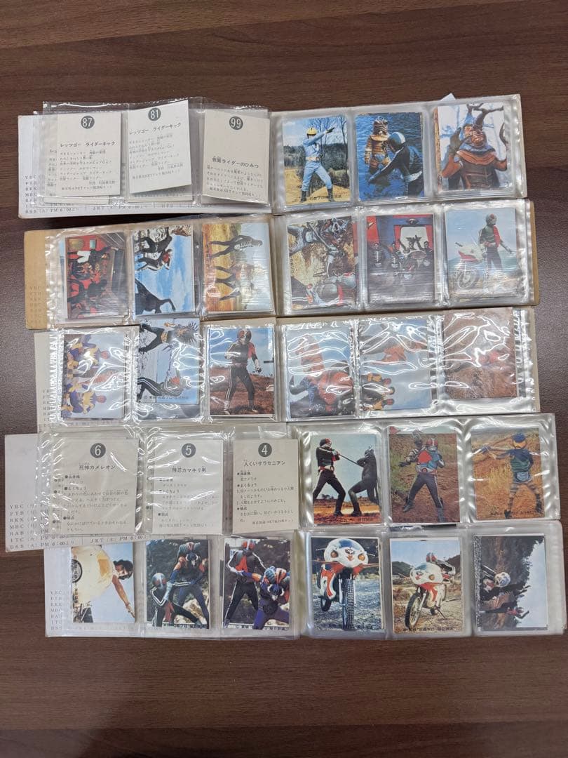 h*8様 カルビー仮面ライダーカードとカードアルバム5冊のセット