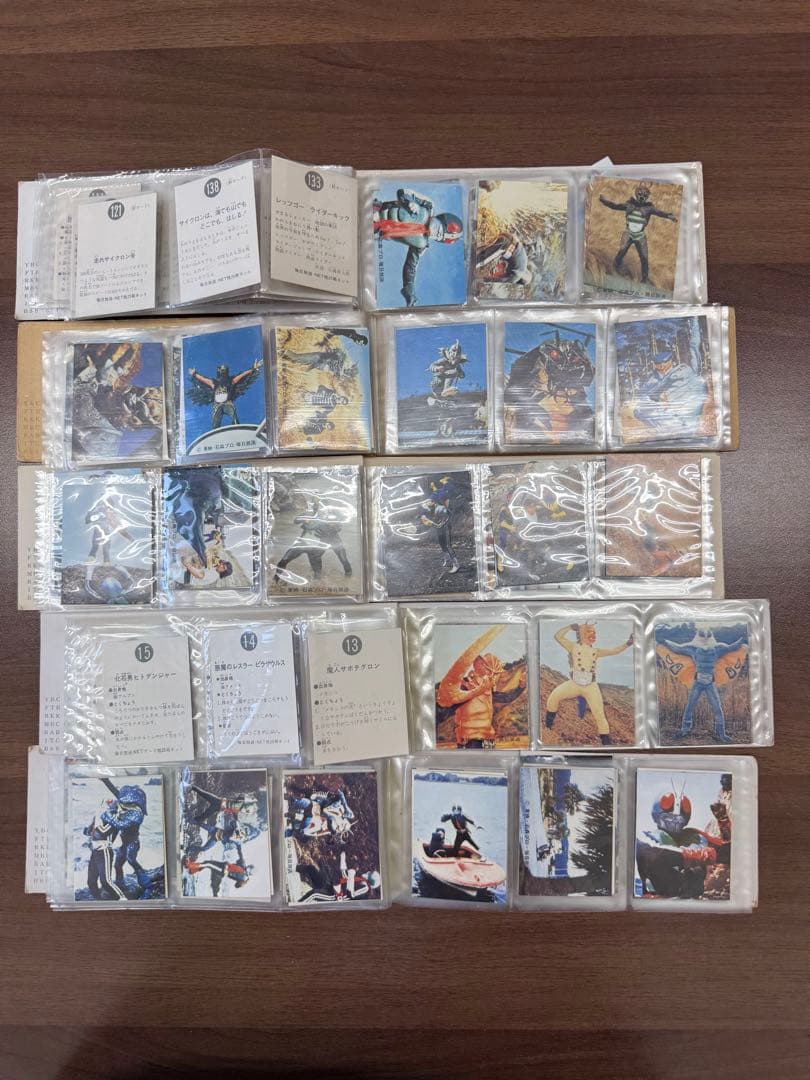 h*8様 カルビー仮面ライダーカードとカードアルバム5冊のセット