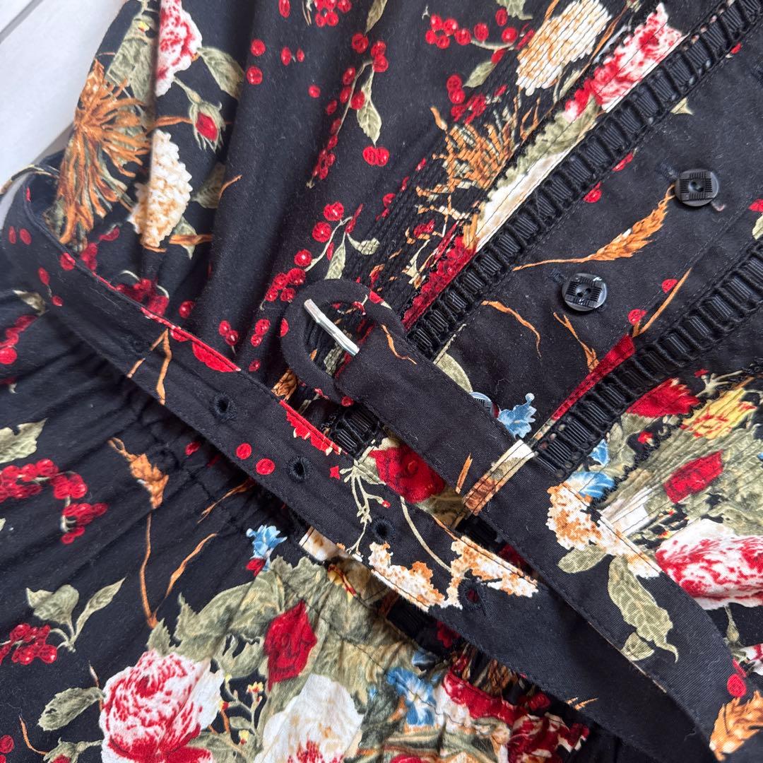 【カネコイサオ】KANEKO ISAO 花柄ワンピース　ピンタック　はしごリボン