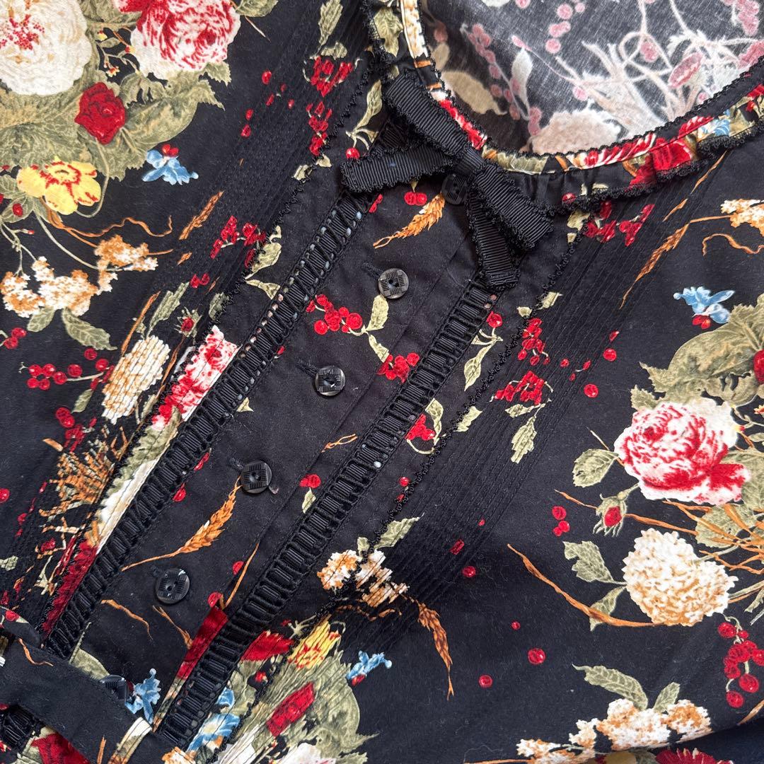 【カネコイサオ】KANEKO ISAO 花柄ワンピース　ピンタック　はしごリボン