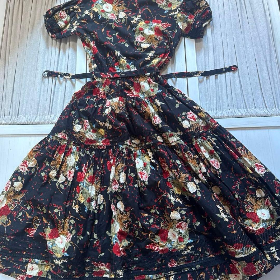 【カネコイサオ】KANEKO ISAO 花柄ワンピース　ピンタック　はしごリボン