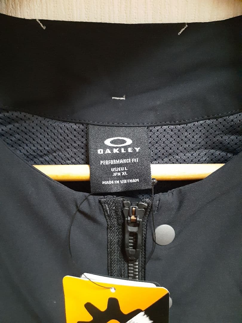 最終値下げ。オークリー　ナイロンジャケット　XL　ブラック　新品