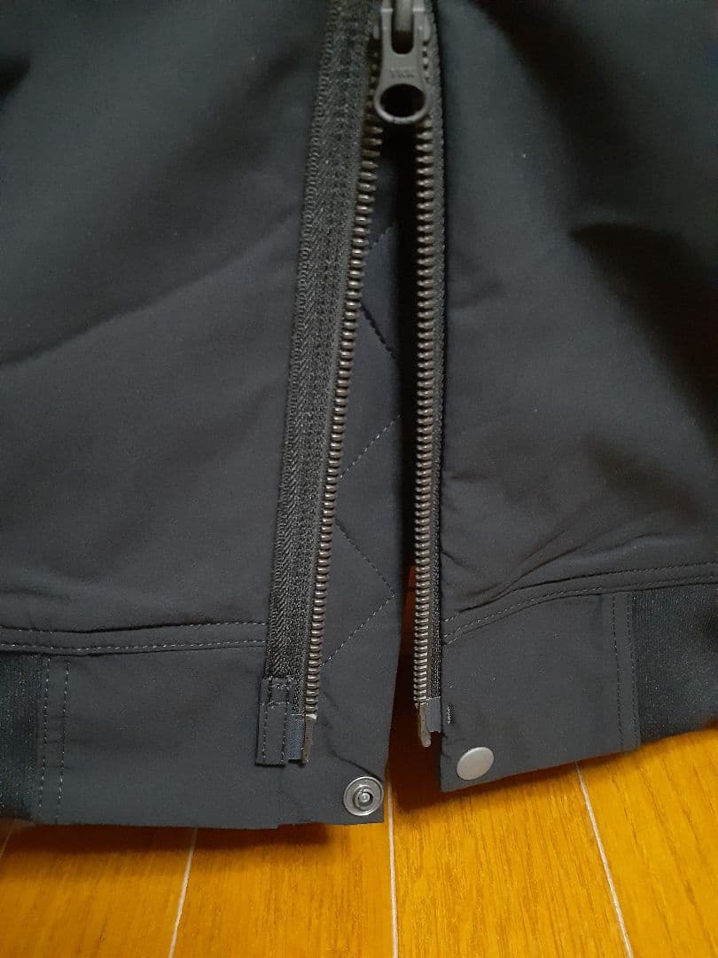 最終値下げ。オークリー　ナイロンジャケット　XL　ブラック　新品