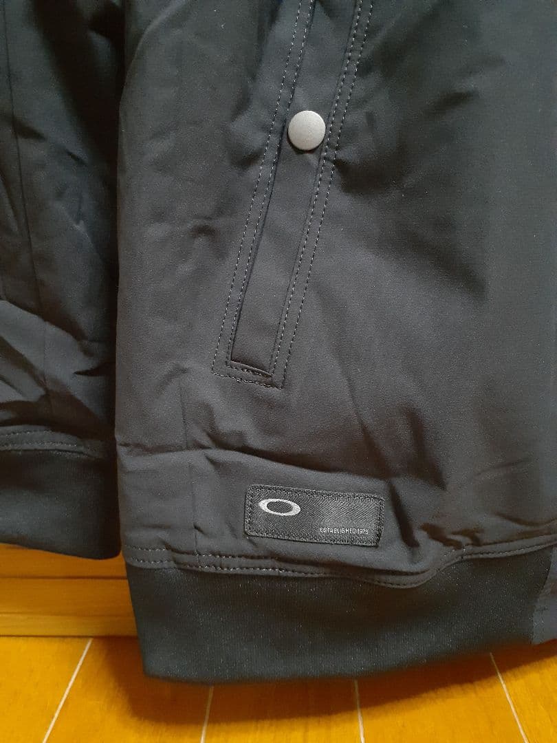 最終値下げ。オークリー　ナイロンジャケット　XL　ブラック　新品