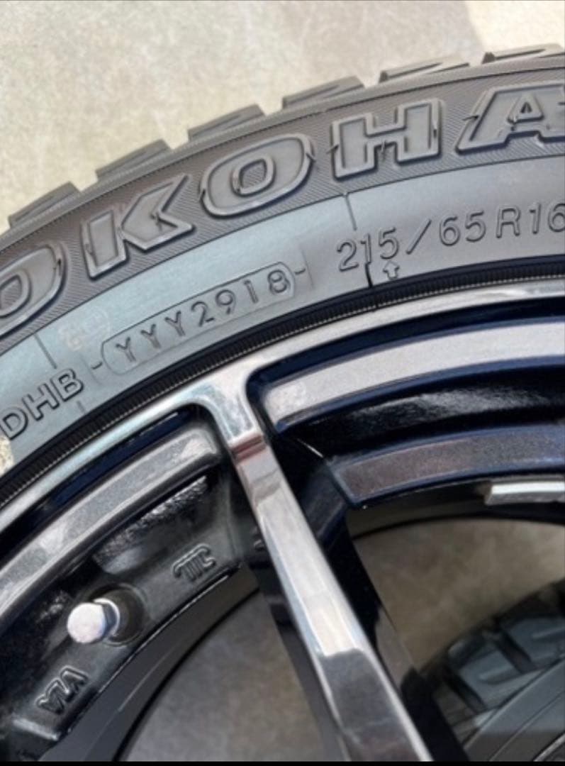スタッドレスタイヤ215/65R16 アルミホイール