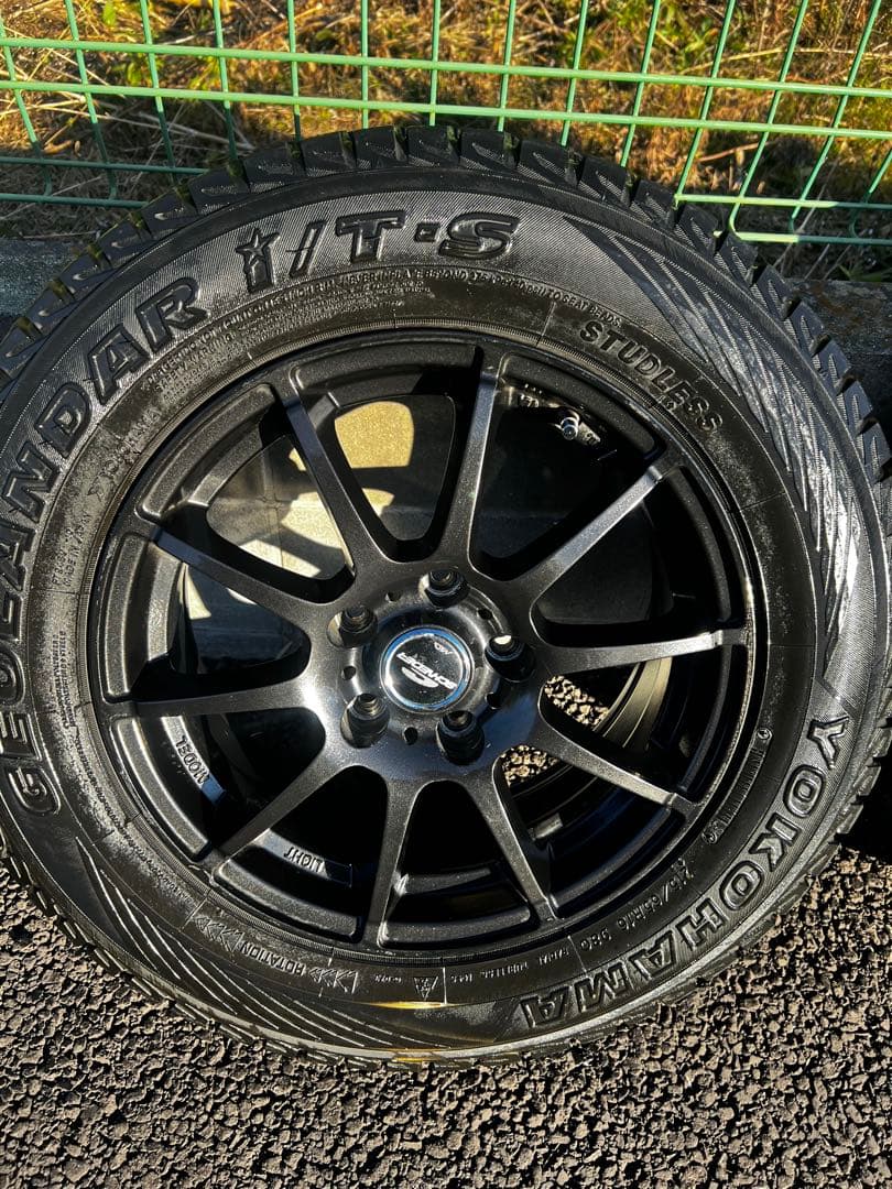 スタッドレスタイヤ215/65R16 アルミホイール