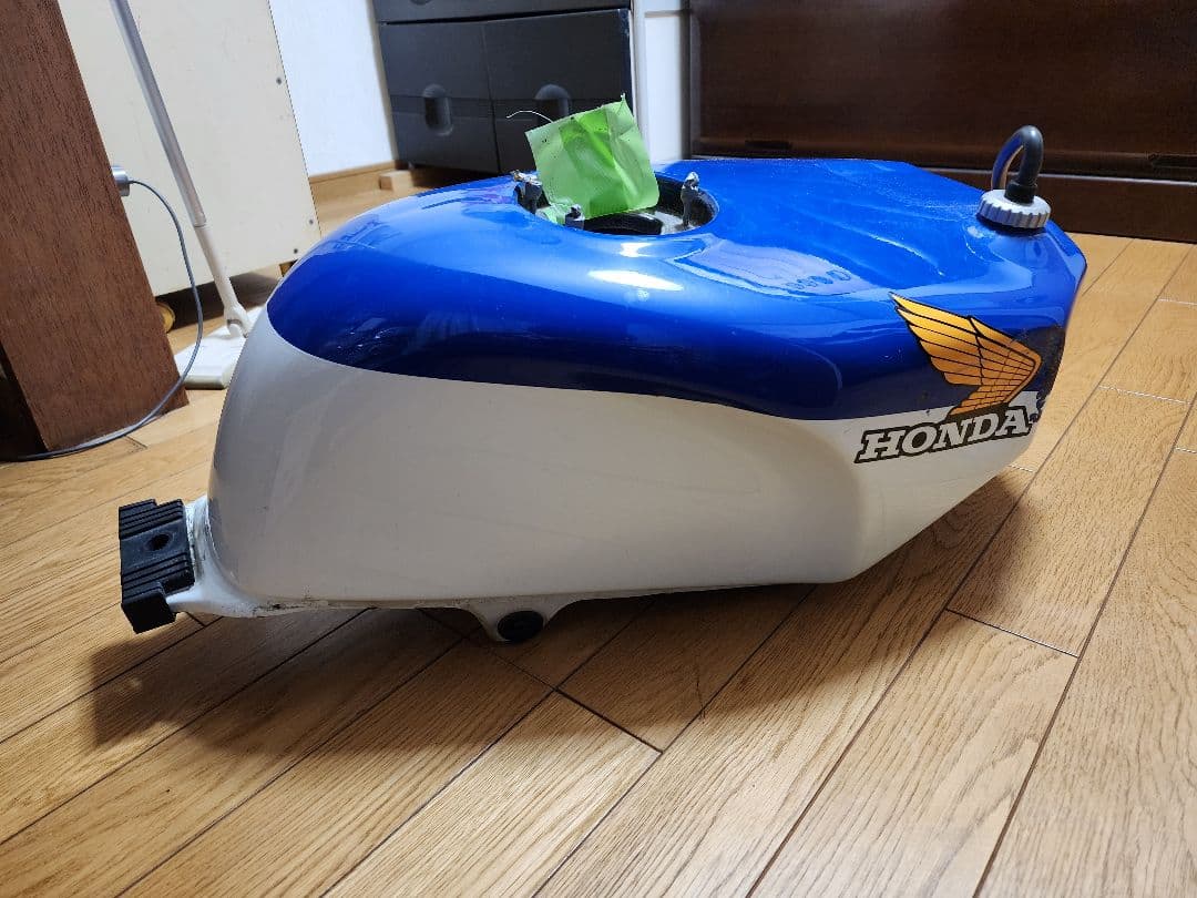 NSR250R MC18 88 燃料タンク 現状品 青テラ