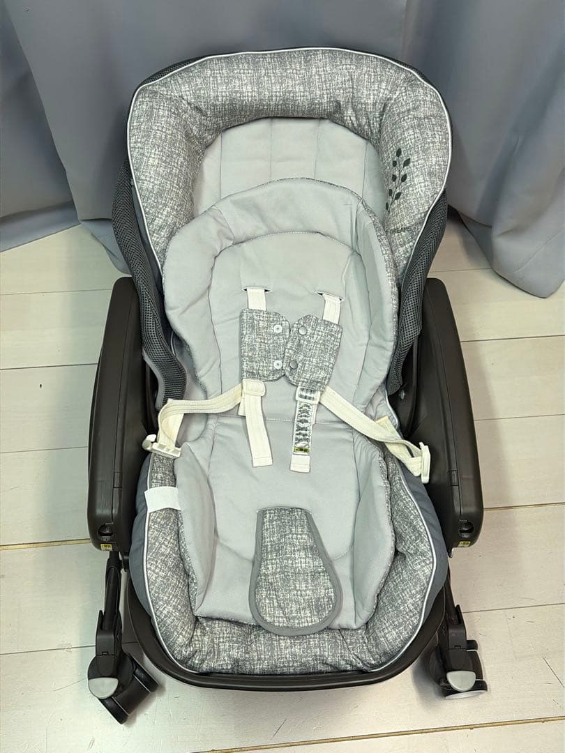 アップリカ　ユラリズム オート ライト　電動ハイローチェア