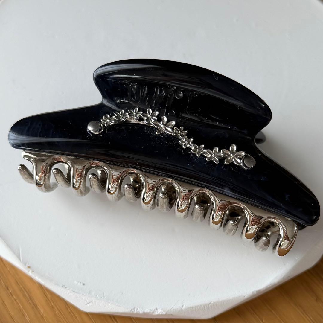 acca ヘアクリップ マーブル　ネイビー　シルバー フラワーモチーフ