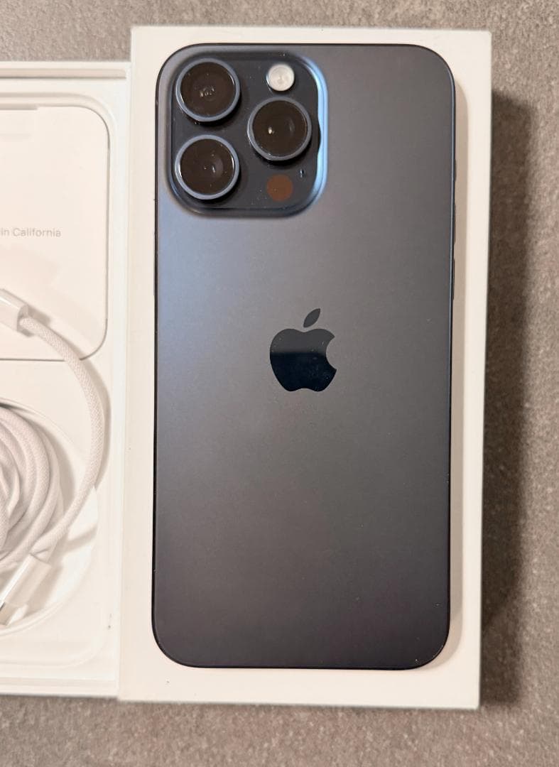 美品　iPhone 15 Pro Max 1TB SIMフリーバッテリー100%