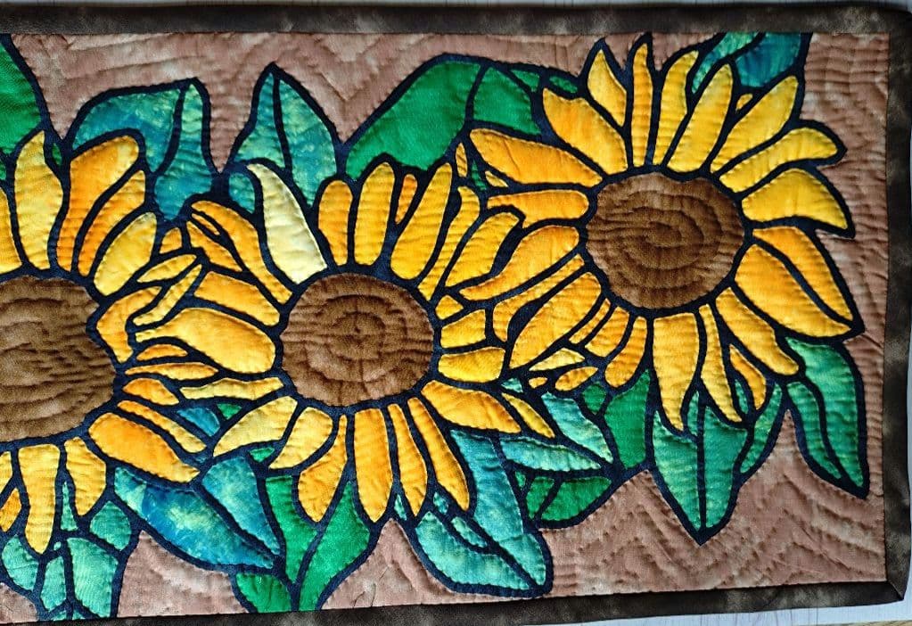 ひまわりのタペストリー・テーブルランナー