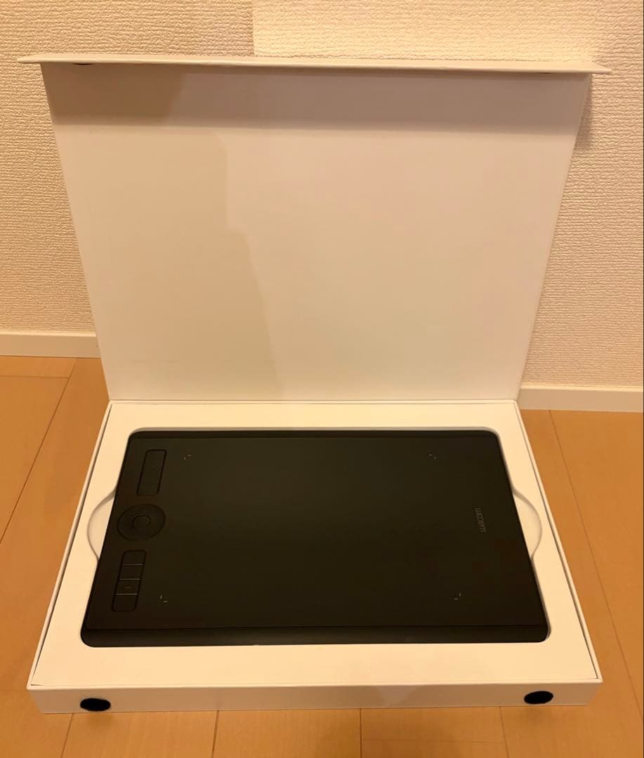 Wacom intuos Pro PTH-660 ペンタブレット　Mサイズ