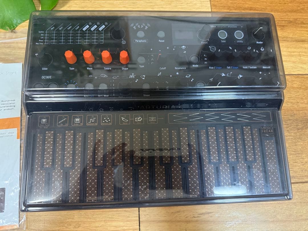 新品同様美品　Arturia MicroFreak シンセサイザー 本体