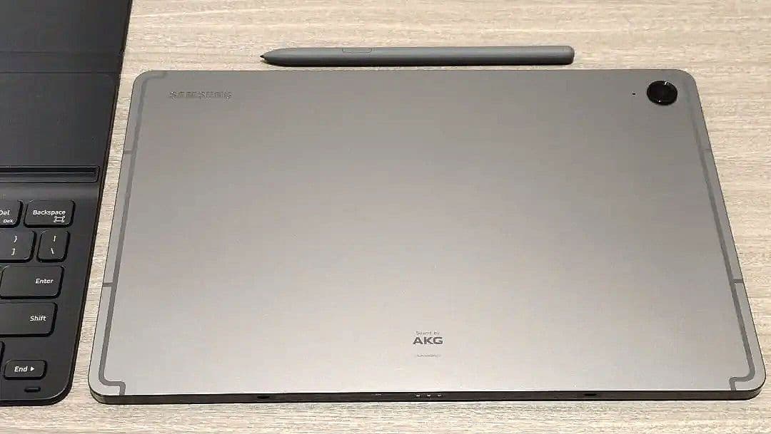 【美品】Galaxy Tab S9 FE本体 + 純正キーボード + S Pen