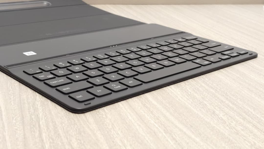 【美品】Galaxy Tab S9 FE本体 + 純正キーボード + S Pen