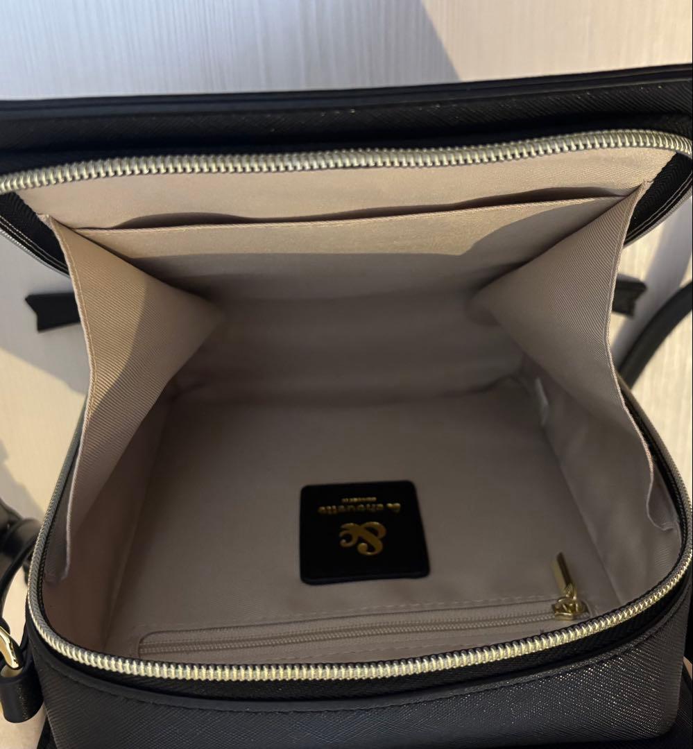 & chouette　クリアポケット付き縦型ショルダーバッグ　ブラック