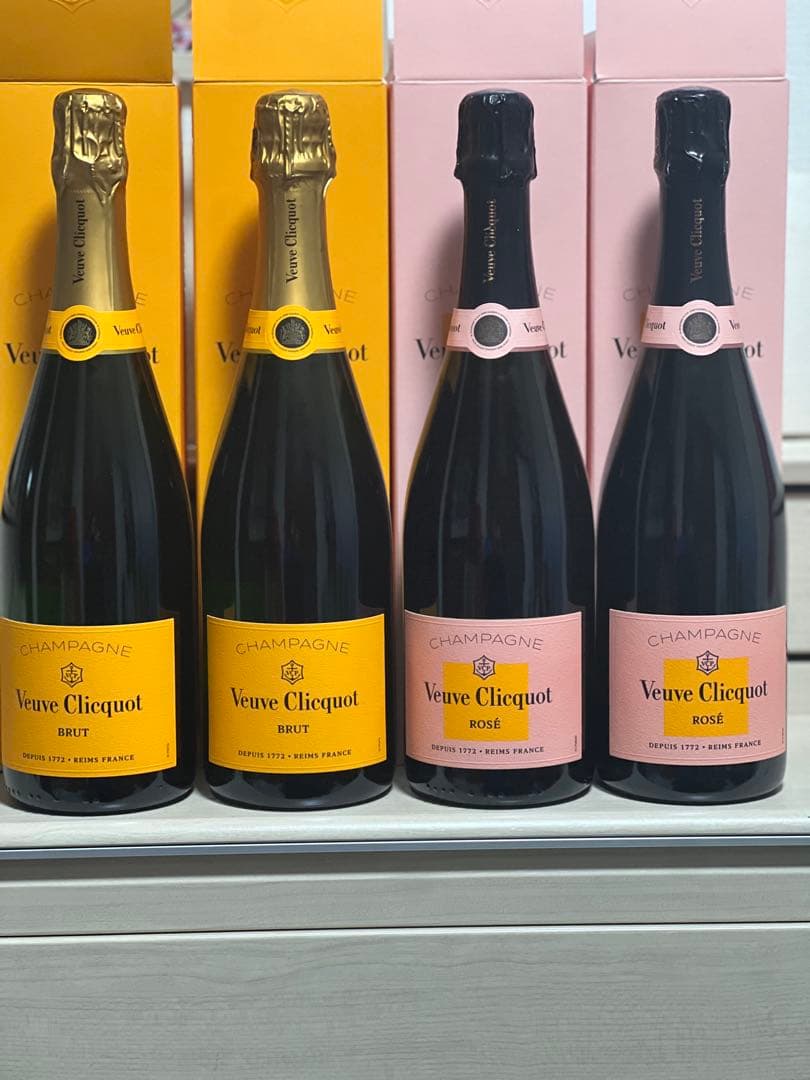 【最安値⁉️】ヴーヴ・クリコ4本セット。