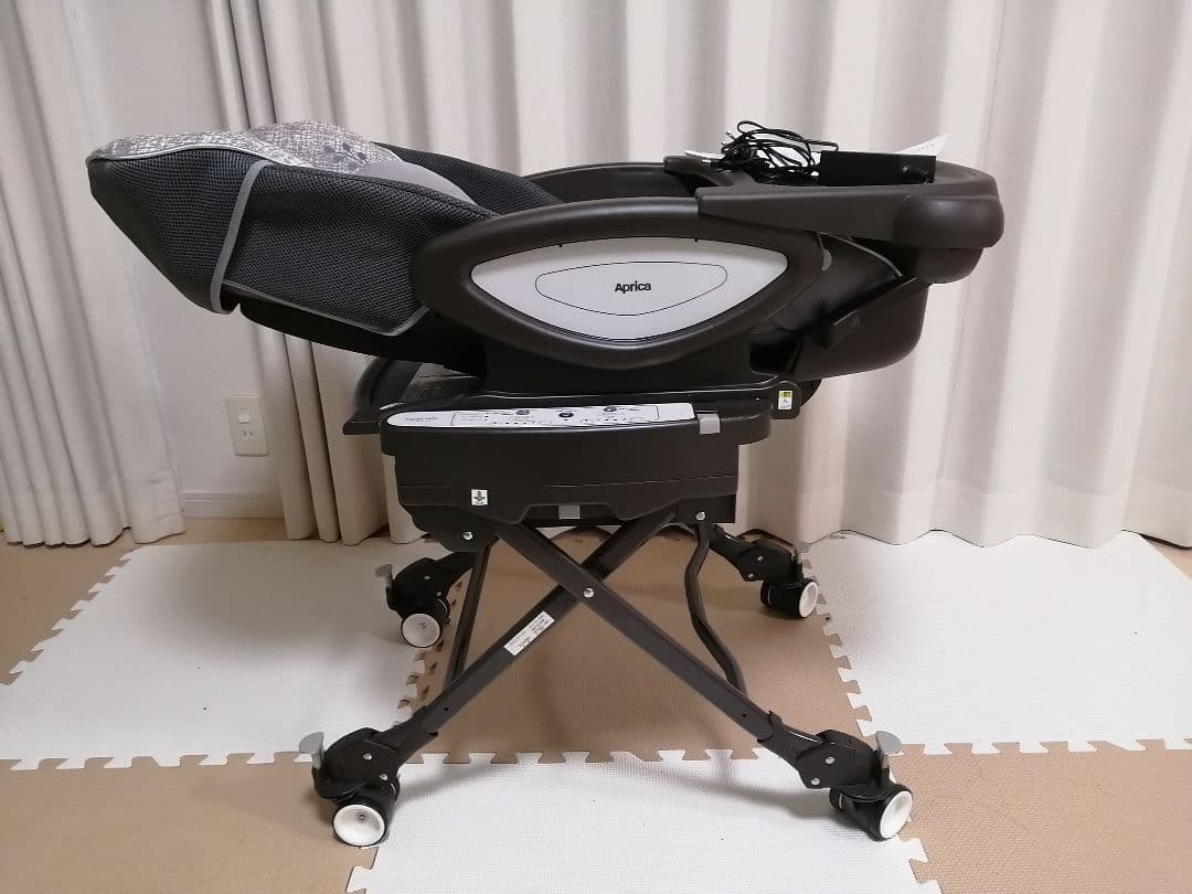 Aprica ユラリズム　オート　ライト