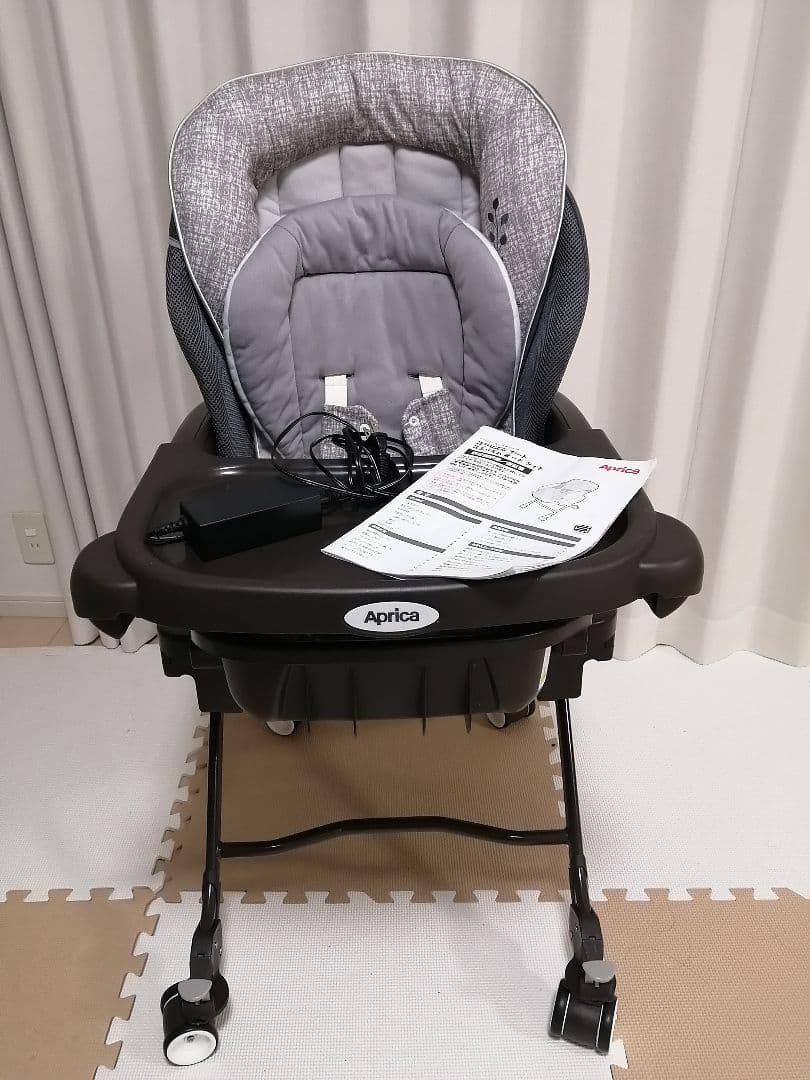 Aprica ユラリズム　オート　ライト