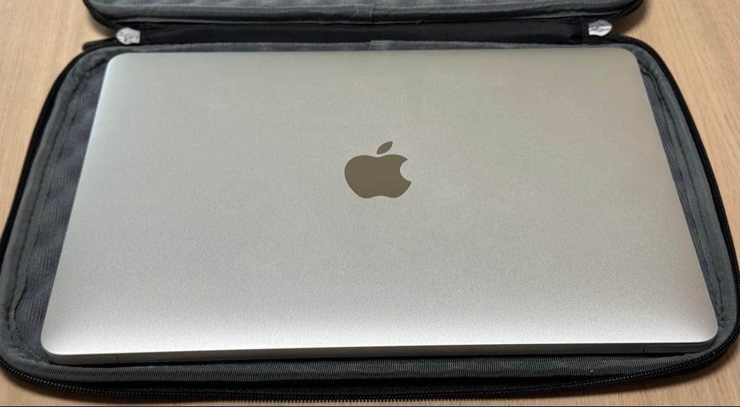 Apple MacBook シルバー 本体　256GB