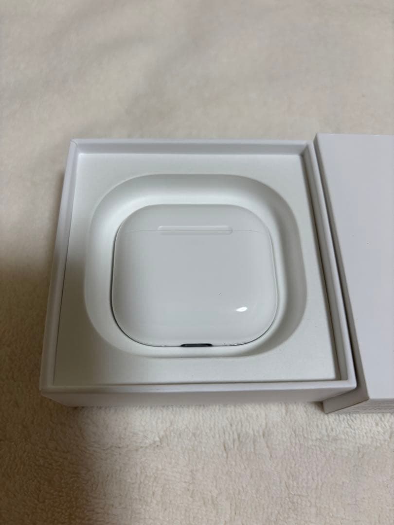 充電器のみ　AirPods 4 本体 アクティブノイズキャンセリング搭載