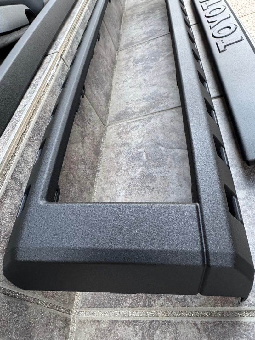 ランドクルーザー250 グリル　モール　リアガーニッシュ　ラプターライナー塗装