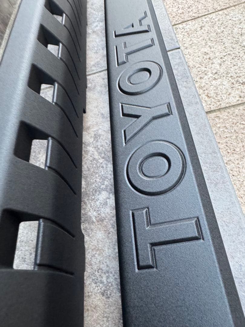 ランドクルーザー250 グリル　モール　リアガーニッシュ　ラプターライナー塗装