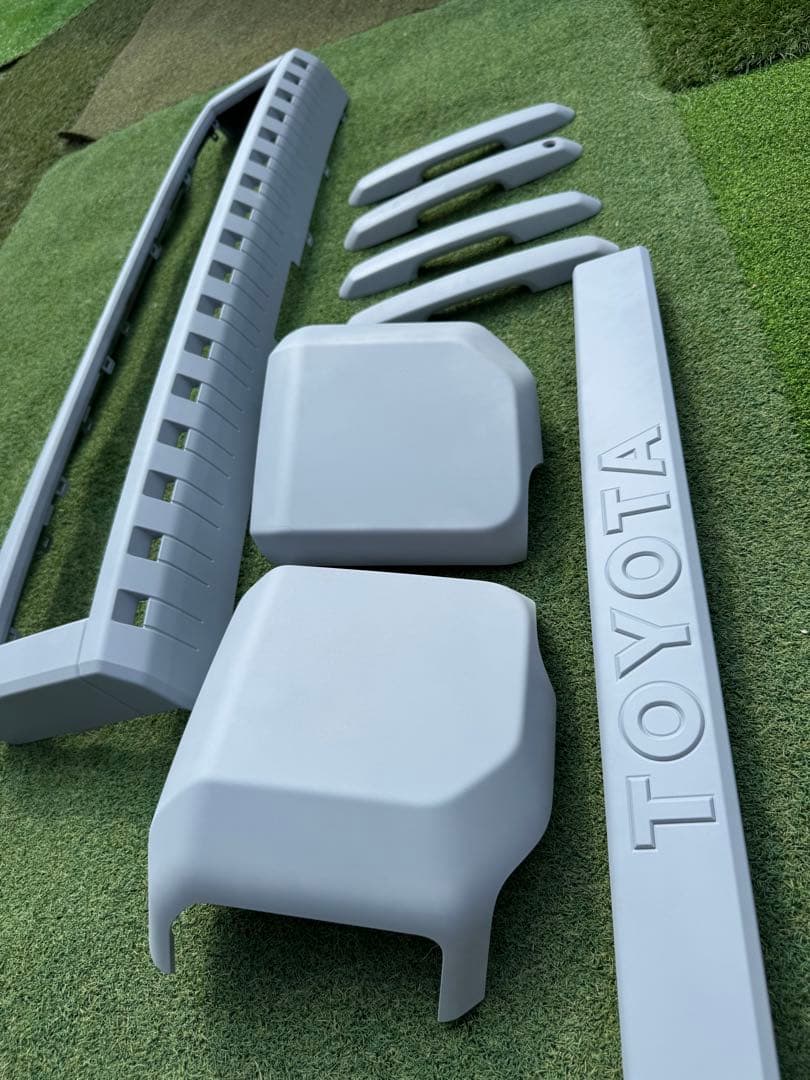 ランドクルーザー250 グリル　モール　リアガーニッシュ　ラプターライナー塗装