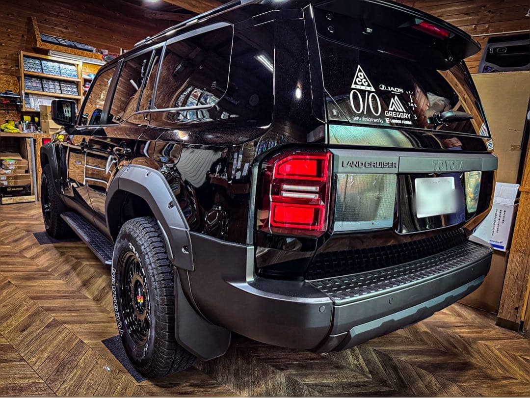 ランドクルーザー250 グリル　モール　リアガーニッシュ　ラプターライナー塗装