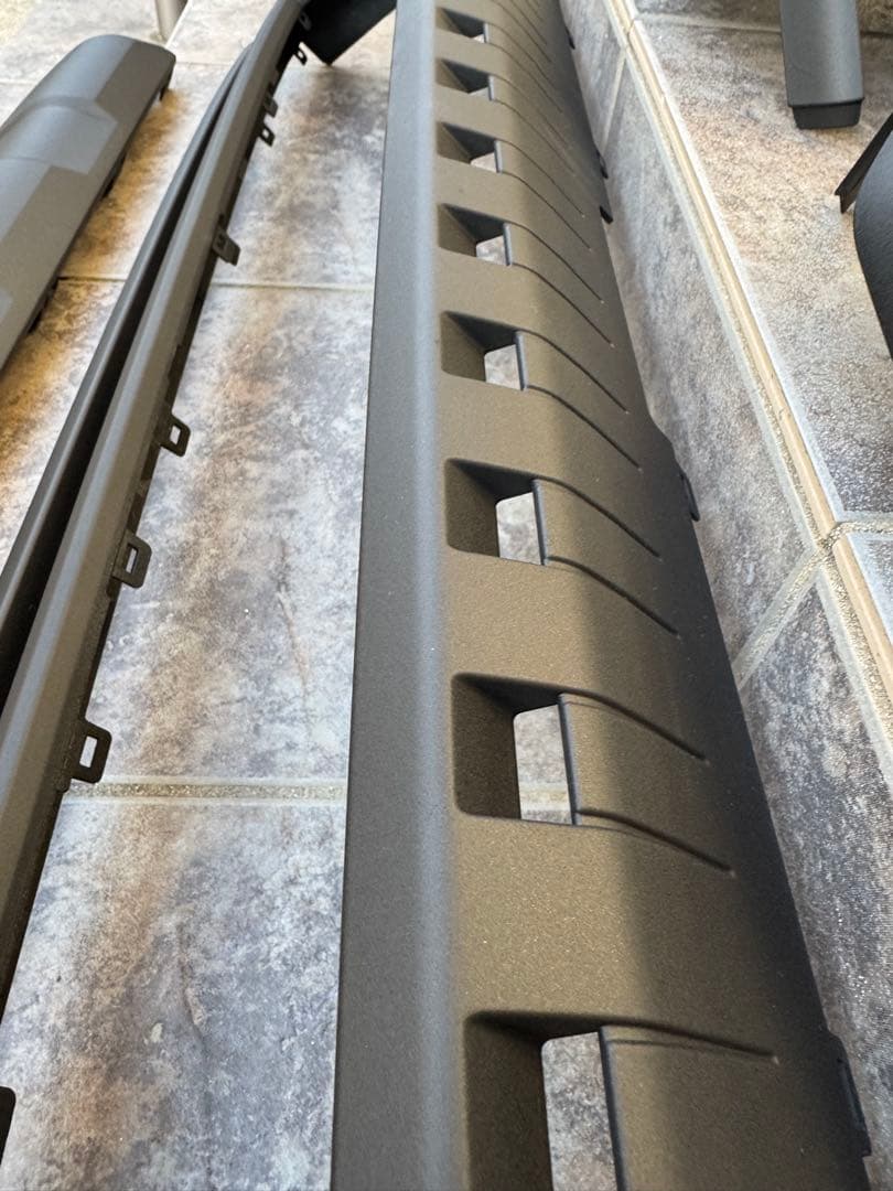 ランドクルーザー250 グリル　モール　リアガーニッシュ　ラプターライナー塗装