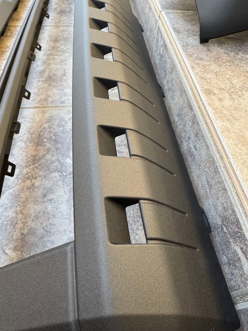 ランドクルーザー250 グリル　モール　リアガーニッシュ　ラプターライナー塗装